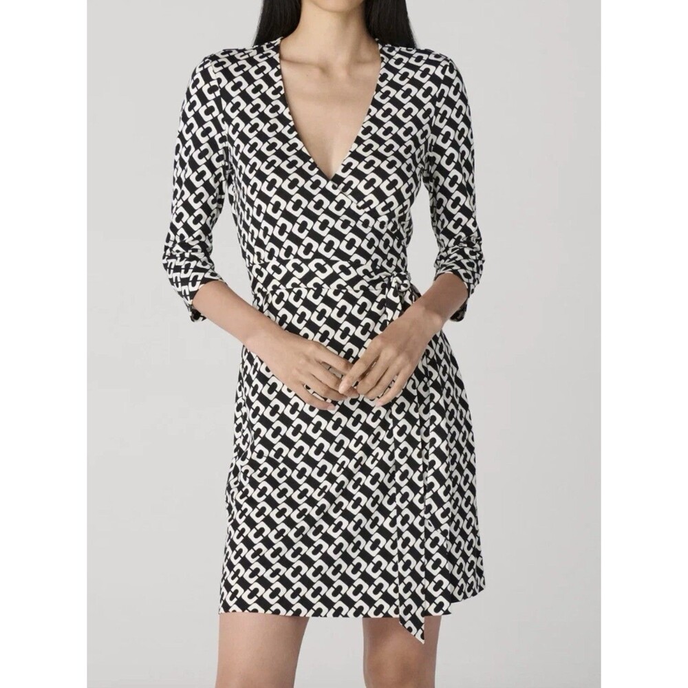 Size 12 NWT DVF Diane von Furstenberg New Julian Two Chain Link Silk Wrap Dress